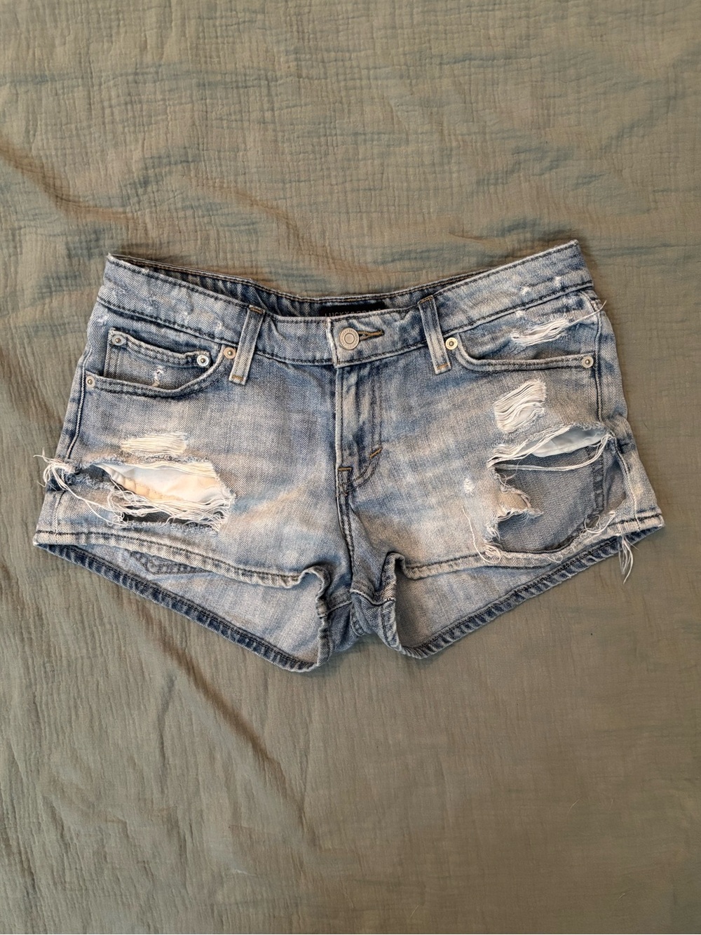 Lucky Brand Vintage Light Blue Distressed Denim Jean Shorts Jorts Ripped